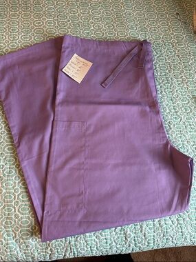 Women's Straight-Leg Scrub Pants in Lavender Purple, Draw String Waist
